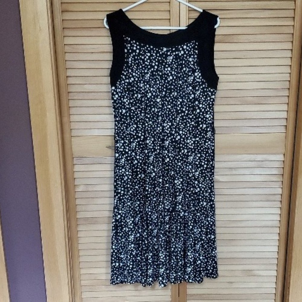 Flowy sleeveless summer dress